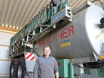 Edgar Böhmer setzt auf organische Düngung, er hat viel in moderne Agrartechnik investiert.Stefan Fößel