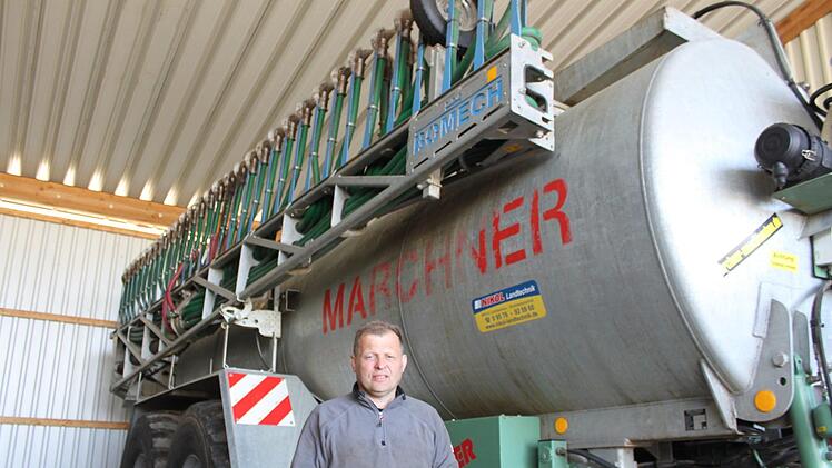 Edgar Böhmer setzt auf organische Düngung, er hat viel in moderne Agrartechnik investiert.Stefan Fößel