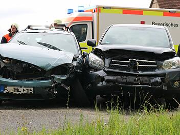 Zwei Leichtverletzte nach Vorfahrtsmissachtung