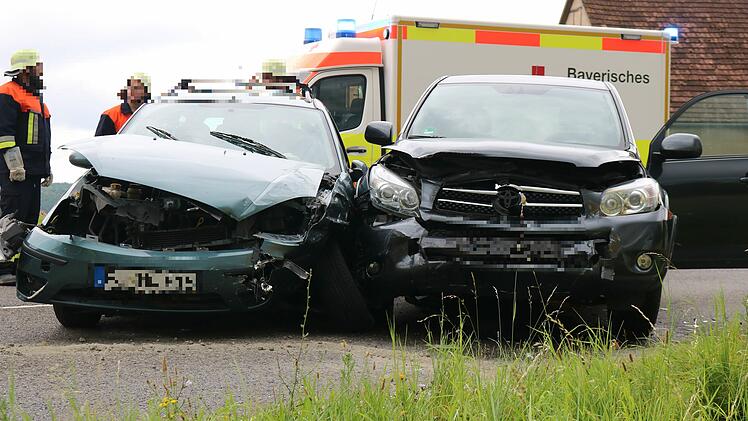 Zwei Leichtverletzte nach Vorfahrtsmissachtung