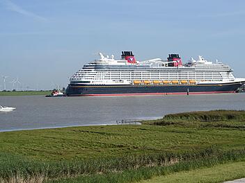 &Uuml;berf&uuml;hrung des neuen Kreuzfahrtschiffes &laquo;Disney Destiny&raquo;