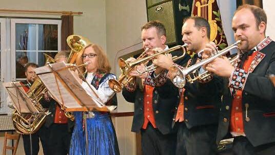 ... musizieren und das fränkischen Brauchtum bewahren. Fotos: Björn Hein