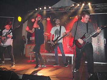 Sie möchten die Kronacher Festung rocken (von links): Gitarrist Daniel Mücke, Sänger Tizian Alsan, Bassist Felix Weggel und Gitarrist Manuel Mann von der Kulmbach-Weißenstädter Formation "Lions From Alaska" nehmen am 11. November am Vorentscheid teil.  Foto: Stephan Stöckel