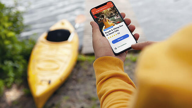 Entdecke Aktivitäten in deiner Nähe: Zur Inspiration und Buchung kannst du u. a. die App GetYourGuide nutzen.