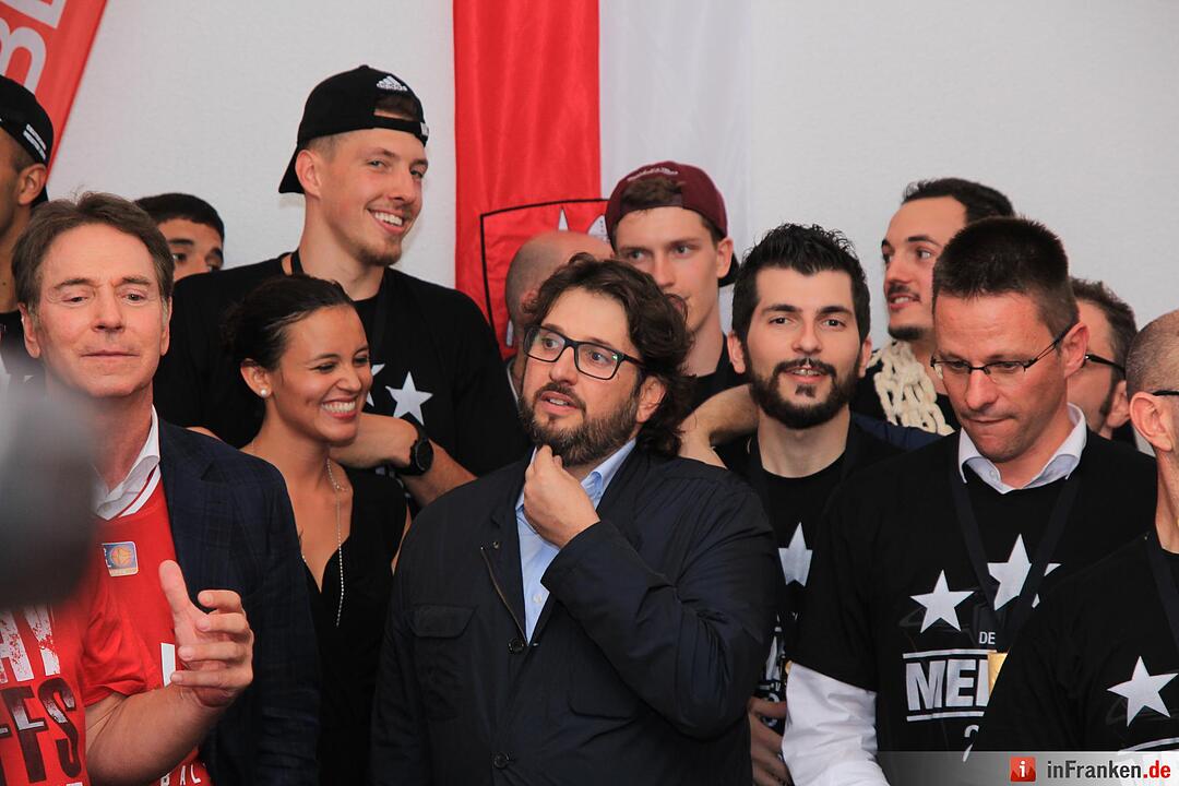 Meister-Party am Maxplatz