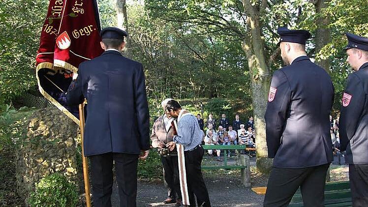 In Steinach wurde ein Gedenkstein für Rudolf Schwarz eingeweiht. Fotos: Arnold Nöth