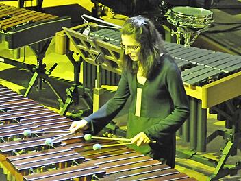 Evgeniya Kavaldzieva ist eine begnadete Musikerin, die dem Marimbaphon unglaubliche Klangwelten entlockt.  Foto: Peter Klopf