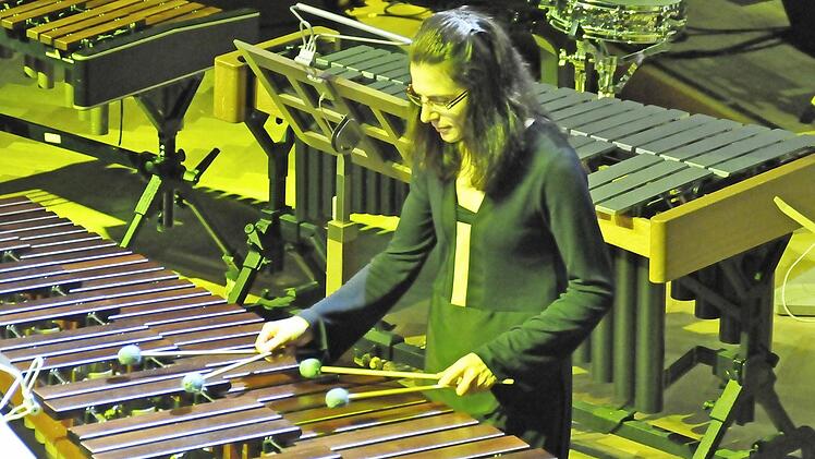 Evgeniya Kavaldzieva ist eine begnadete Musikerin, die dem Marimbaphon unglaubliche Klangwelten entlockt.  Foto: Peter Klopf