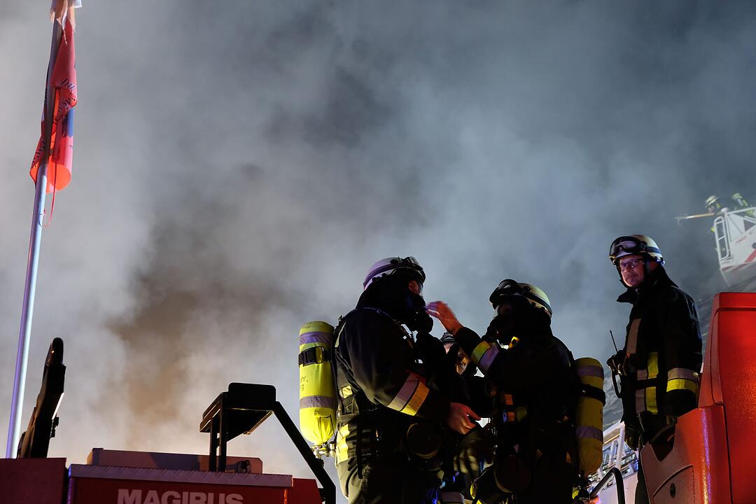 Nürnberger Gaststätte geht in Flammen auf: Anwohner evakuiert