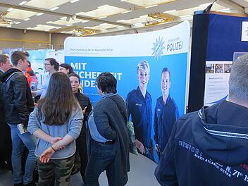 Auch die Polizei hofft auf viele Neuzugänge.   Landratsamt Erlangen-Höchstadt