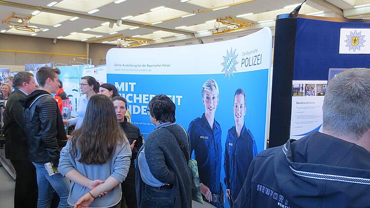 Auch die Polizei hofft auf viele Neuzugänge.   Landratsamt Erlangen-Höchstadt