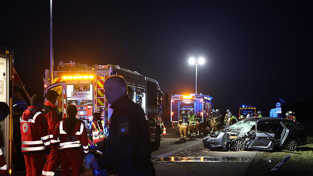 A6 bei Lichtenau (Landkreis Ansbach): Lkw-Fahrer ignoriert &Uuml;berholverbot &ndash; 19-J&auml;hriger schwer verletzt