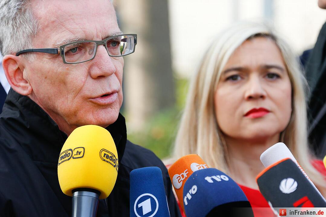 Bundesinnenminister Thomas de Maizière (CDU) hat das Balkanzentrum in Bamberg besucht