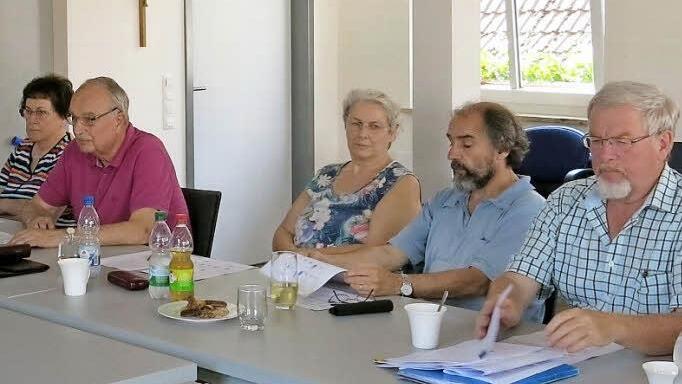 Die Poxdorfer Seniorenbeauftragten diskutieren über die Zukunft des Orts.  Foto: Dagmar Niemann