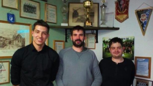 Die drei neuen SV-Vorsitzenden (von links): Patrick Heim, Sebastian Wenzel und Johannes Hofbauer  Foto: Norbert Schaub