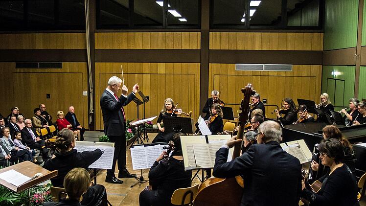Impressionen vom Neujahrskonzert mit dem Musizierkreis Neustadt unter der Leitung von Norbert Luche.Foto: Jochen Berger