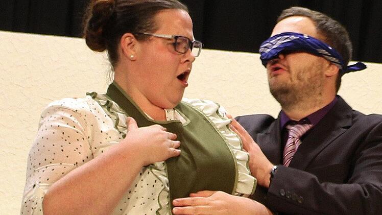 ufführung der  Theatergruppe Katzenbach  im Kursaal von Bad Bocklet. Gespielt wird  der Schwank "Die Gedächtnislücke" von Bernd Gombold. Werner Vogel