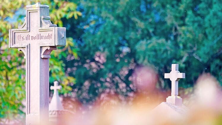 Seit &uuml;ber zwei Jahrhunderten gilt der letzte Tag des Kirchenjahres den Toten. Dieser Tag ist auch bekannt als Ewigkeitssonntag.  Foto: Roland Sch&ouml;nm&uuml;ller