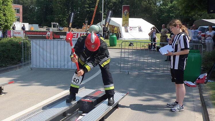 Die Keiser-Force-Machine: Mit Hammerschlägen muss das Gewicht bis zur Markierung getrieben werden.
