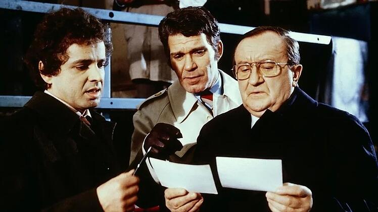 Siegfried Lowitz (rechts) spielte ab 1977 in 100 Folgen den ersten "Alten", Kriminalhauptkommissar Erwin Köster. An seiner Seite: seine Assistenten Gerd Heymann (Michael Ande, links) und Martin Brenner (Jan Hendriks).