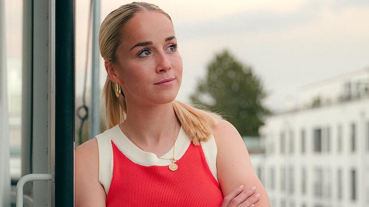 Giulia Gwinn gehört zu den bekanntesten und am intensivsten "begutachteten" Fußballspielerinnen Deutschlands. Ihre gerade erschienene Biografie toppt die Spiegel-Bestsellerliste. Wie geht man psychisch mit dem Druck der Öffentlichkeit und auch dem eigenen um? Die ZDF-Doku "Kopfsache" geht diesen Fragen nach.