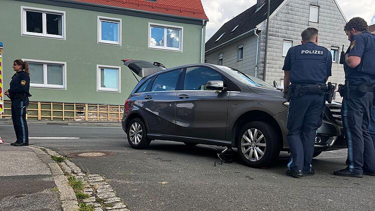 Schwerer Unfall in Breiteng&uuml;&szlig;bach: Kind (3) wird von Auto erfasst und lebensgef&auml;hrlich verletzt