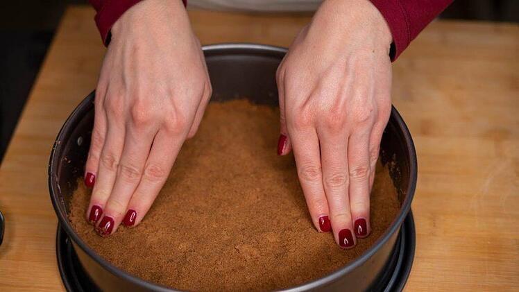 spekulatius-kaesekuchen-boden-festdruecken