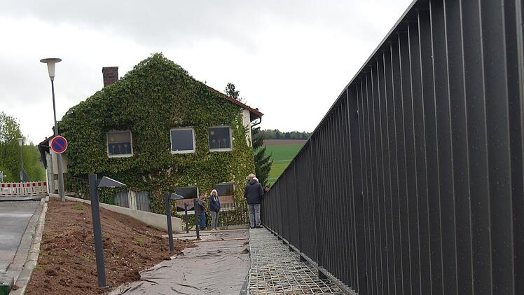 Die Baustelle ums Josefsheim befindet sich auf der Zielgeraden. Der Gemeinderat begutachtet die bereits abgeschlossenen Arbeiten. Foto: Stephanie Elm
