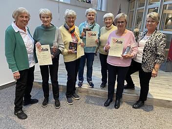 Helga Zoll (2. Vorsitzende), Angela Roth (10 Jahre), Ursula Götz (10 Jahre), Eva Ackermann (15 Jahre), Margarete Tews (Kassiererin), Gertrud Fuchs (10 Jahre), Gabriela Kanz (1. Vorsitzende).