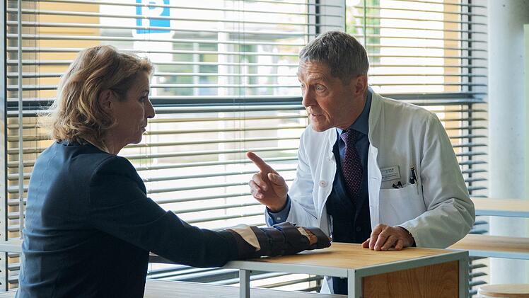 In der 1.118. Folge "In aller Freundschaft" um 20.15 Uhr glaubt Dr. Rolf Kaminski (Udo Schenk) in  Dr. Marla Lambert (Kirsten Block) eine Seelenverwandte gefunden zu haben.