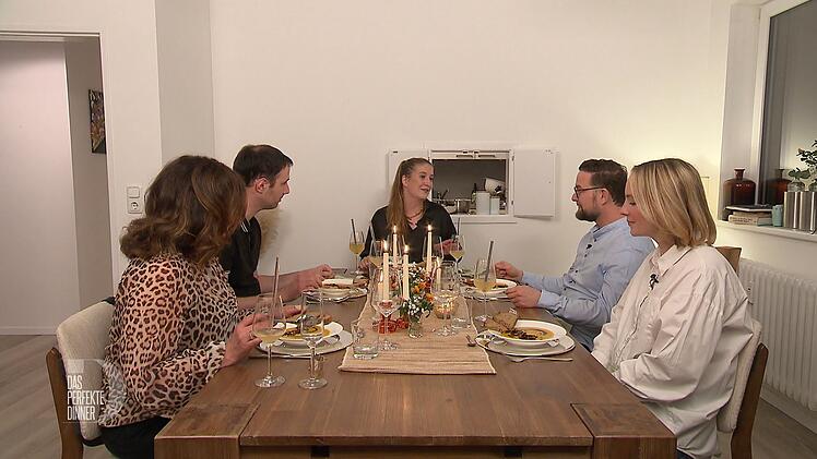 Die "Dinner"-Woche beginnt mit Suppe und selbstgebackenem Brot. Von links: Lilia, Eugenio, Alina, Robert und Radost.