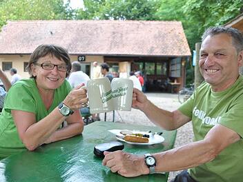 Monika und Karl-Heinz Bittmann kommen aus der Nähe von Mainz und sind von der fränkischen Keller-Kultur begeistert. Fotos: Roland Meister
