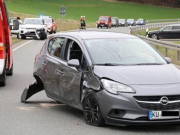 Am Donnerstag krachte es auf der B 85 zwischen Lösau und Holzmühle. Foto: Jürgen Gärtner