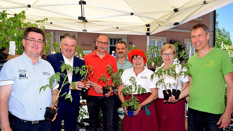 Ein ganzer Stand voller Tomaten und zudem noch in den unterschiedlichsten Sorten,   dies war schon eine Tatsache, die bei allen f&uuml;r viel Beachtung sorgte.