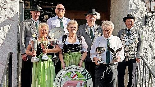 Die stolzen Pokalgewinner