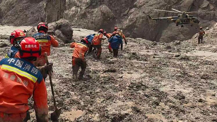 Sturzflut im Himalaya - China