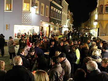 Die Einzelhändler organisieren Highlights in der Fußgängerzone - zum Beispiel den beliebten Lichterglanz. Foto: Thomas Dill