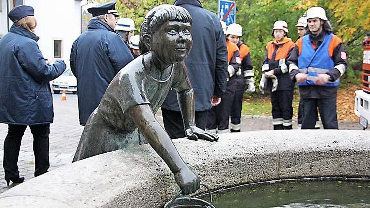Mit dem Eimer Wasser schöpfen ist auch bei der Kleinwenkheimer Wehr nicht mehr angesagt. Foto: Arnold Nöth
