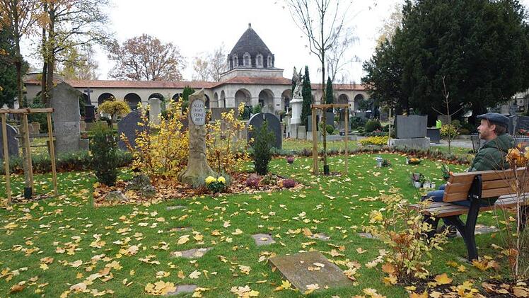 Das gemeindliche Friedhofswesen - hier ein Symbolbild - nahm einen  großen  Teil der Zeit bei der Stockheimer Gemeinderatsitzung ein.epd