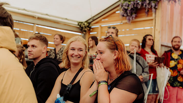 Besonderer Moment auf fränkischem Festival: Paar gibt sich Ja-Wort