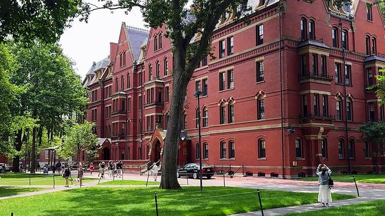 Kaum eine amerikanische Universit&auml;t ist so prestigetr&auml;chtig wie Harvard, doch zuletzt stand sie vor allem im Zentrum politischer Kontroversen.