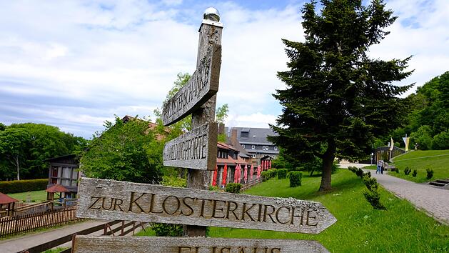 Wohin führt der Weg am Kloster Kreuzberg? Es stehen Millioneninvestitionen an, doch die Finanzierung ist derzeit unkalkulierbar.  Foto: Gerhard Fischer