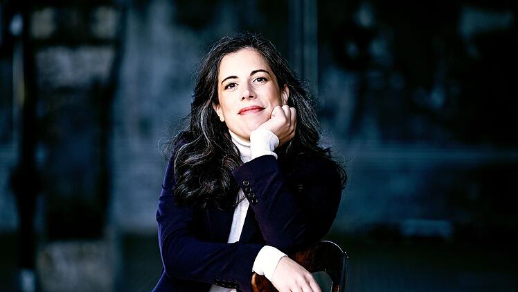 Unter dem Titel "Sommernachtstr&auml;ume" (3sat, 21.45 Uhr) gibt die neue Chefdirigentin des WDR-Sinfonieorchesters Marie Jacquot ein romantisches Konzert in der K&ouml;lner Philharmonie.