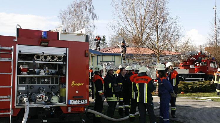 Ein Großaufgebot an Feuerwehrleuten war im Einsatz. Foto: G. Bauer