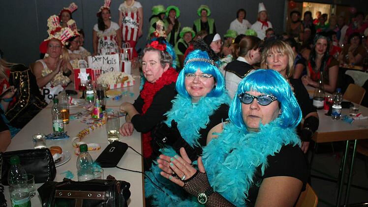 Sehenswerte Kostümierungen beim Weiberfasching in Wachenroth Foto: Evi Seeger