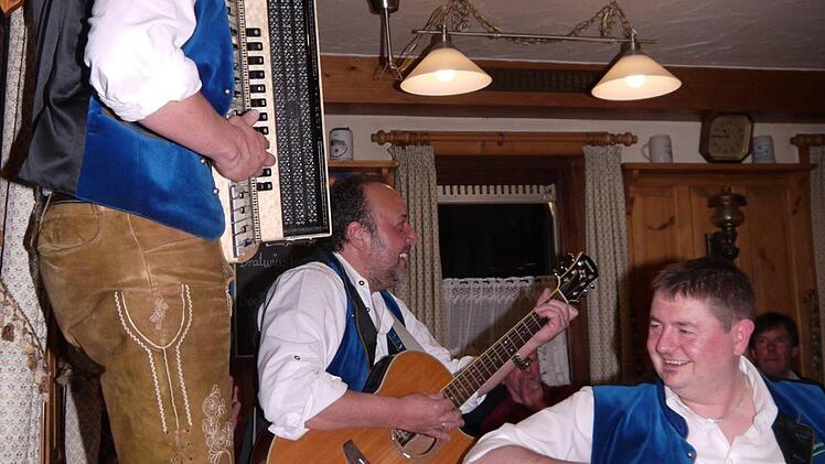 A echte Gaudi: das Wirtshaussingen in Ebersdorf bei Coburg. Foto: Berthold Köhler