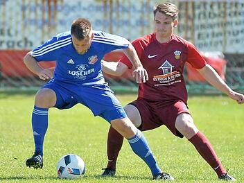Ohne große personelle Veränderungen geht der SV Buckenhofen (re. Christian Rösch) nach dem souveränen Aufstieg in die Bezirksliga-Saison. Das Ziel lautet für die Buckis, die Klasse zu halten. Am Sonntag steht das erste Spiel zuhause gegen Türkspor Nürnberg auf dem Spielplan. Foto: Picturedreams