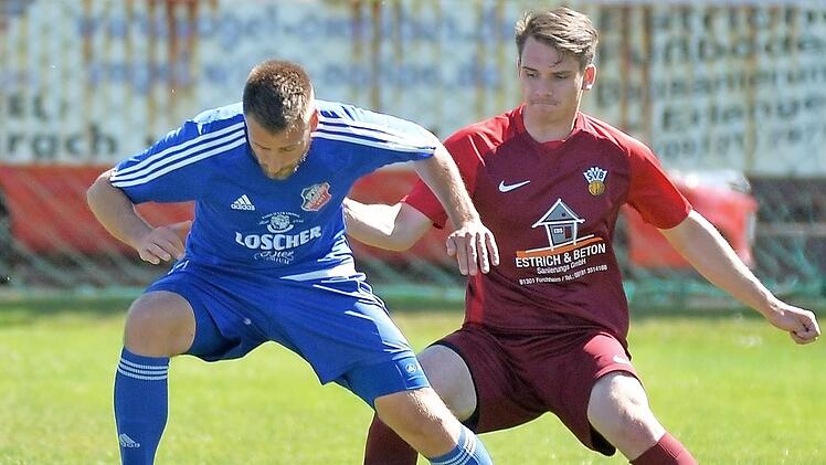 Ohne große personelle Veränderungen geht der SV Buckenhofen (re. Christian Rösch) nach dem souveränen Aufstieg in die Bezirksliga-Saison. Das Ziel lautet für die Buckis, die Klasse zu halten. Am Sonntag steht das erste Spiel zuhause gegen Türkspor Nürnberg auf dem Spielplan. Foto: Picturedreams