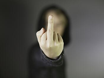 Mann (20) beschimpft, bespuckt und bedroht Autofahrer in Bad Kissingen - und flüchtet Mann (20) beschimpft, bespuckt und bedroht Autofahrer in Bad Kissingen - und flüchtet