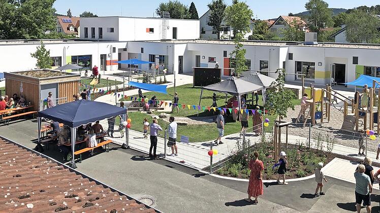 Viele Besucher nutzten die M&ouml;glichkeit, die Gruppenr&auml;ume, die Funktionsr&auml;ume und die Au&szlig;enanlage unter die Lupe zu nehmen.